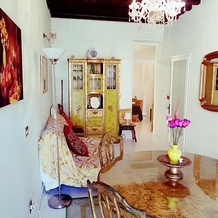 Biennale Flat In Giardini Venedik