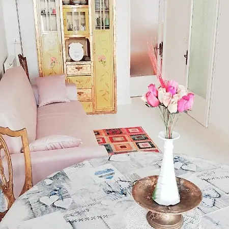 Biennale Flat In Giardini Venedik